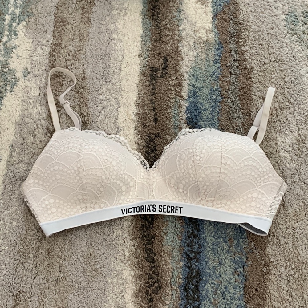 38C Victoria’s Secret White Lacy Bra